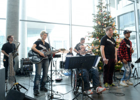 Die Gruppe "Mosaik" spielt im Deutschen Bundestag