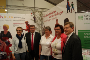 Am Stand des Selbsthilfebüros Würzburg ...