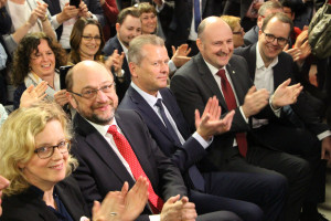 Zusammen mit Natascha Kohnen, Martin Schulz, Ulrich Maly und Markus Rinderspacher in der ersten Reihe