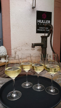 Station 5: Besuch und Führung durch das Weingut Huller in Homburg. Die Weine schmecken ausgezeichnet!