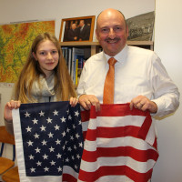 Paula Greb und Abgeordneter Bernd Rützel
