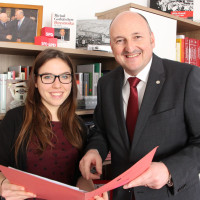 Viele interessante Erfahrungen und Begegnungen“: Melanie Tietze (r.) absolvierte ein Praktikum im meinem Wahlkreisbüro in Gemünden.