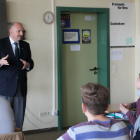 Anregende Diskussion mit der Klasse 9 MA an der Mittelschule Marktheidenfeld